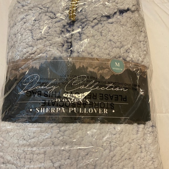 NWT Women’s Sherpa pullover sweater. Size Medium, pink and blue mix - Picture 5 of 6